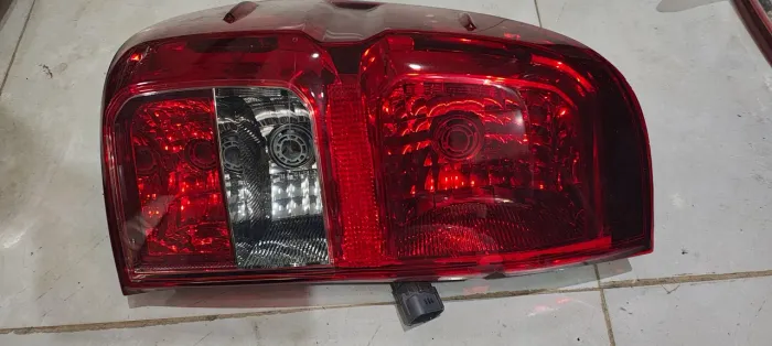 Lanterna Hilux, original (com detalhe foto 3)