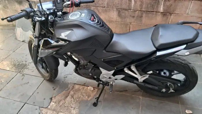 Vendo cb300f2025.