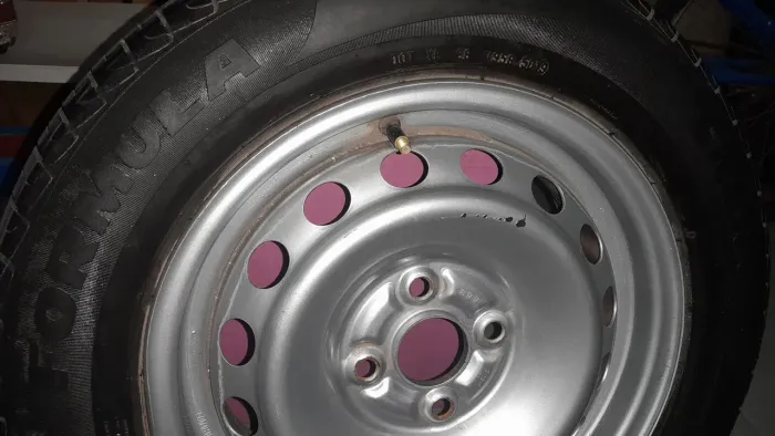 Roda aro 14 do etios com pneu 175/65/14
