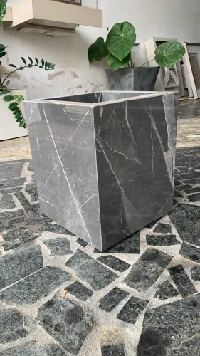 Vazo de plantas - feito de porcelanato - cinza