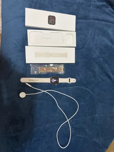 Apple Watch SE 3 GPS ? Caixa estelar de alumínio - 44 mm ? Pulseira esportiva estelar