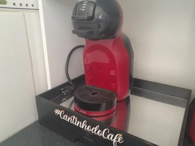 Cafeteira e bandeija
