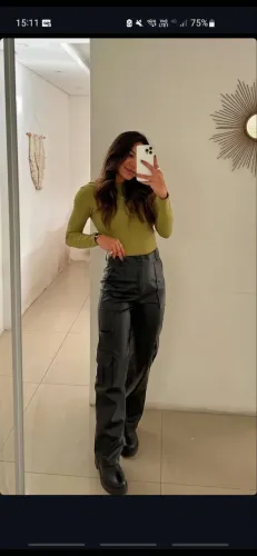 Calça em couro 38