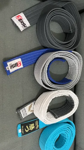 Faixas de artes marciais ?