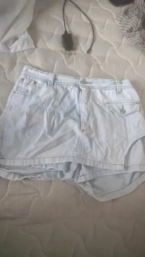 Uma saia short no valor de R$ 20