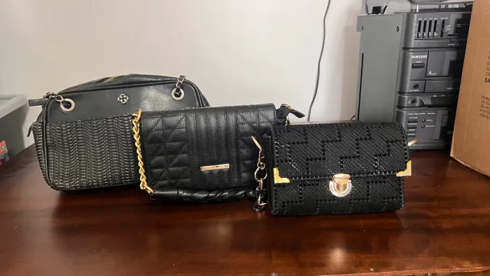 Bolsas pretas variadas 