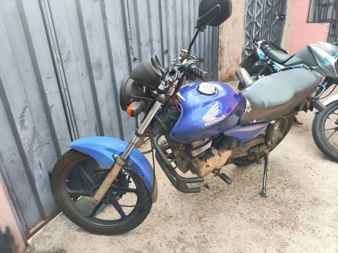 Honda Titan 150 ks com freio a disco e liga leve