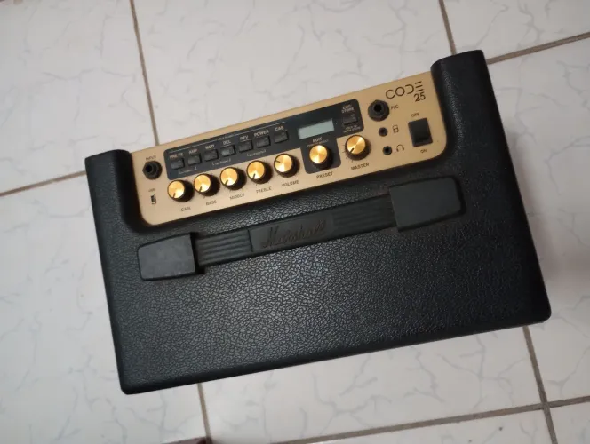 Amplificador Marshall Code 25