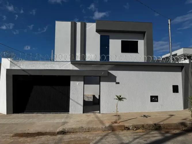 AFM - Sobrado Impecável no Delfino Magalhães!