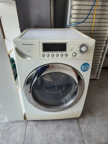 Lava e seca 10,5kg Electrolux (COM DEFEITO)