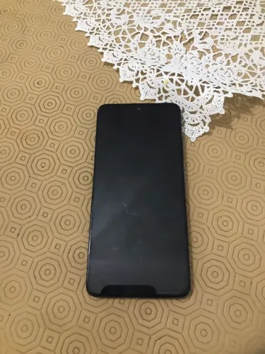 Celular Poco X4 PRO 5G leve rachadura atrás,mas é seminovo
