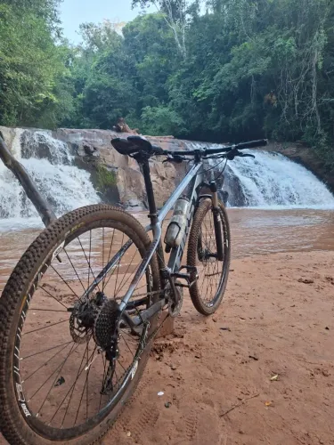 Bicicleta MTB Alivio Rockshox