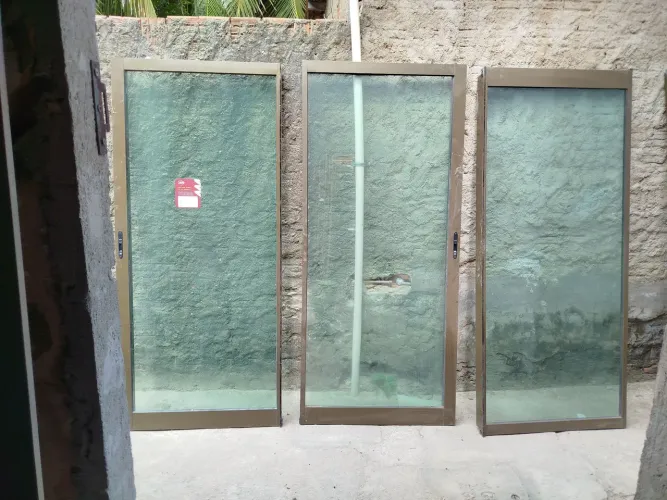 Porta alumínio Broze e vidro