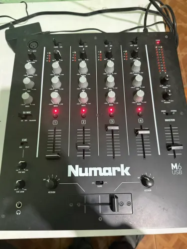 Mixer profissional Dj Numark M6