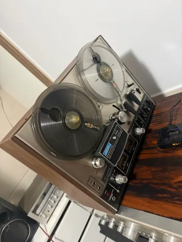 Gravador de Rolo Akai.