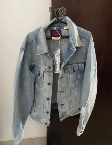 JAQUETA LEVIS NOVA