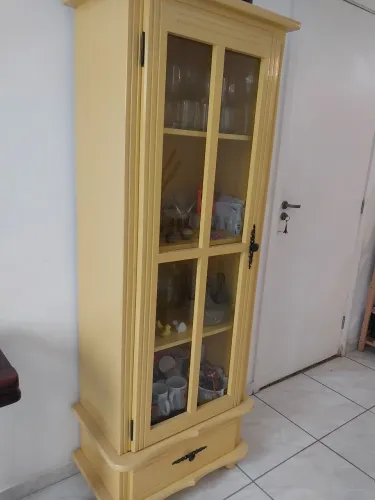 Cristaleira em Laca (usada)