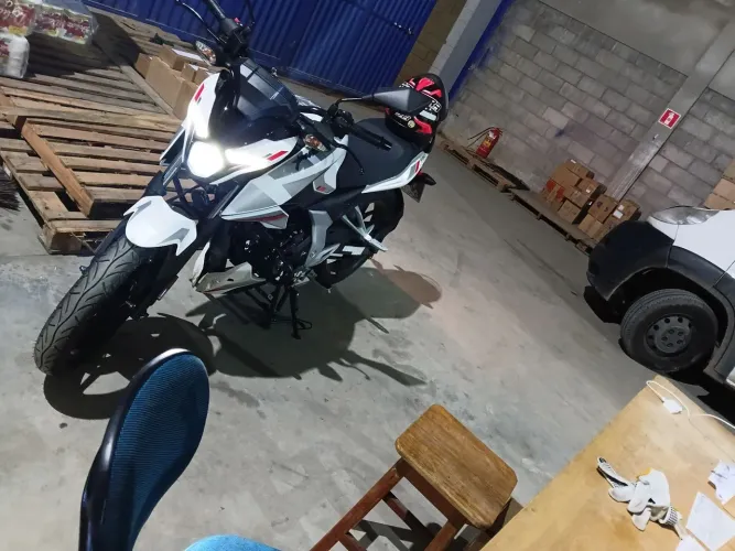 Veículo novo,, troco em carro ou vendo avista 