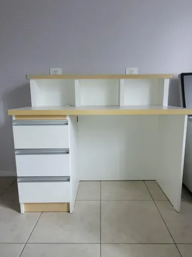 Mesa Escrivaninha/Balcão de Comércio com 3 Gavetas e Nichos em MDF