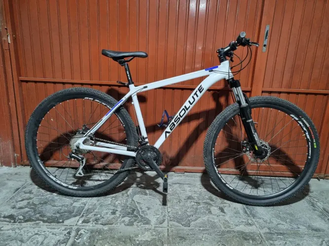 Bicicleta aro 29 absolute nero 4<br>Câmbio traseiro shimamo acera<br>Usada poucas vezes