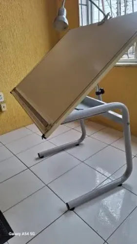 Prancheta tubular revestida Trident 100X80 com Régua Paralela Desetec + Luminária