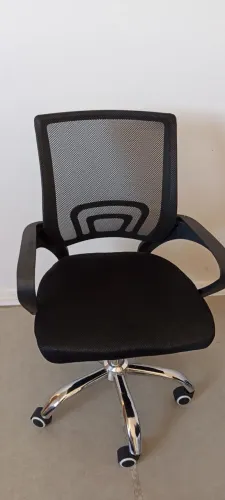 Vendo uma cadeira de escritório