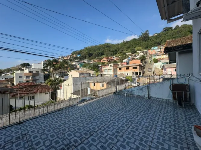 Casa de 54m² com 2 quartos na Agronômica
