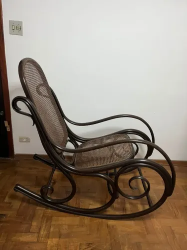 Cadeira de balanço antiga