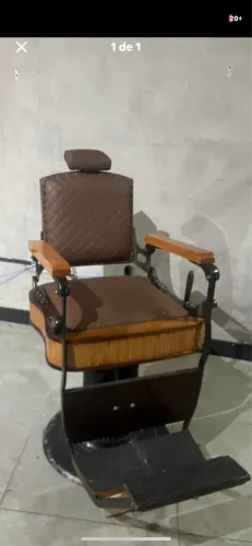 VENDO CADEIRA DE BARBEIRO RETRO