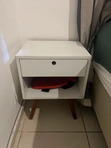 Mesinha de cabeceira