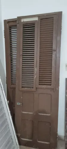 Porta com 2 folhas de madeira