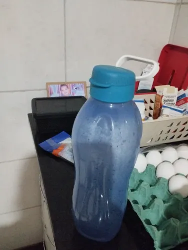 Garrafa 2 litros usada nova Tupperware