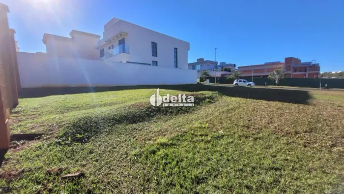 Terreno disponível para venda no bairro Granja Marileusa em Uberlândia-MG
