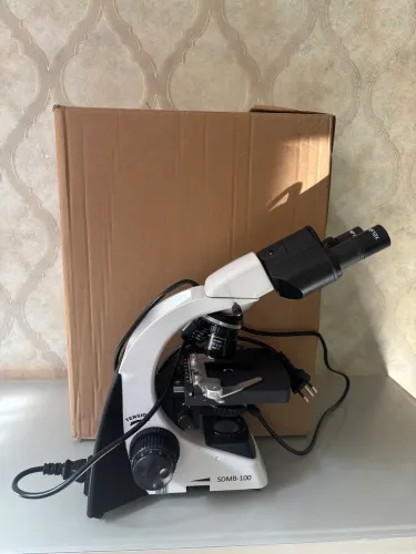 MICROSCÓPIO BIOLÓGICO BINOCULAR
