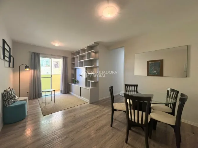 Apartamento mobiliado com 2 quartos para alugar pertinho da UFSC
