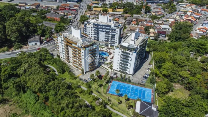 Apartamento à venda no Saco Grande: 79m² com 2 dormitórios/quartos disponíveis.