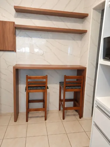 Mesa para pequenas refeições