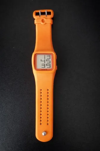 RELÓGIO DIGITAL CONVERSE ORIGINAL - LARANJA | R$ 100