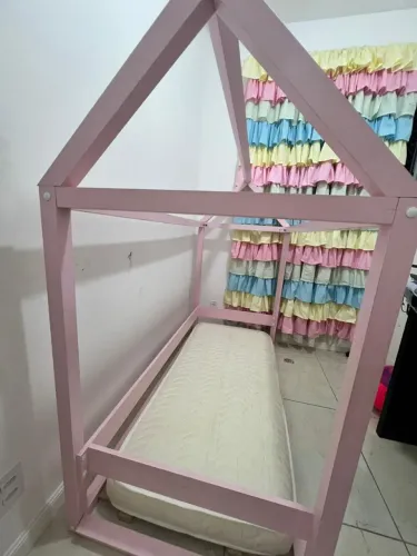 vendo ou troco cama montessoriana menina semi nova