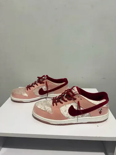 Tenis nike dunk strange love