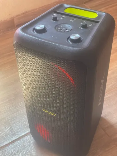 Caixa de som Bluetooth semi nova 