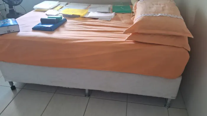 Cama boa de casal, estado de novo 