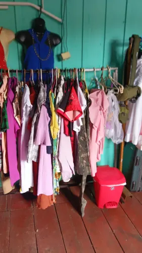 Vendo roupas para bazar