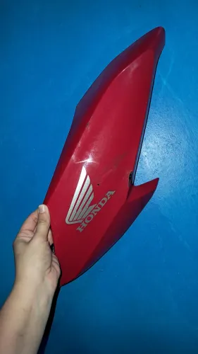 Vende-se aba do tanque lateral direita