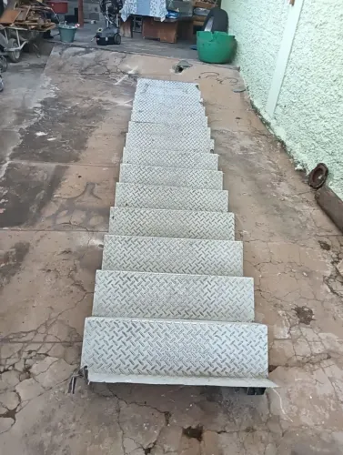 Escada na Chapa metálica
