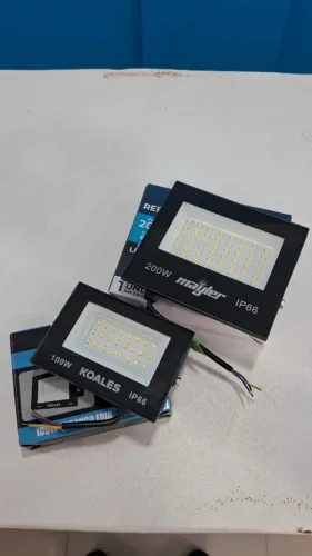 Kit Refletor LED 100W e 200W Alta Potência Bivolt