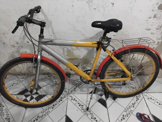 Bicicleta de macha toda de alumínio. Troco por violão. Zap 98547-438 
