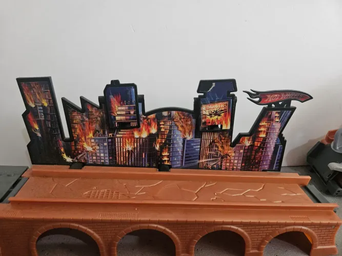 Hot Wheels Robot Attack Flip Flop 2006