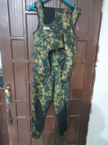 ROUPAS DE MERGULHO