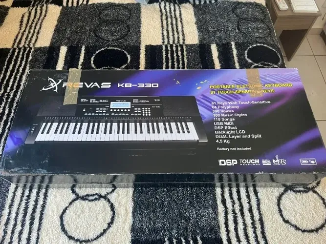 Revas KB- 330 Teclado seminovo, com 2 carteiras novas de brinde